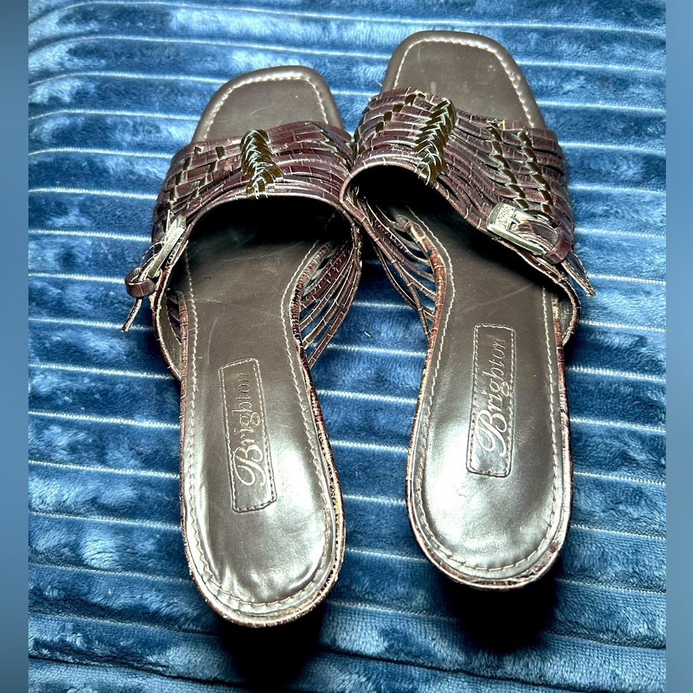 Brighton Peach size 6.5 brown leather slip on kitten heel sandals